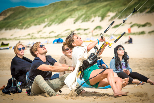 powerkiten bedrijfsuitje op het strand