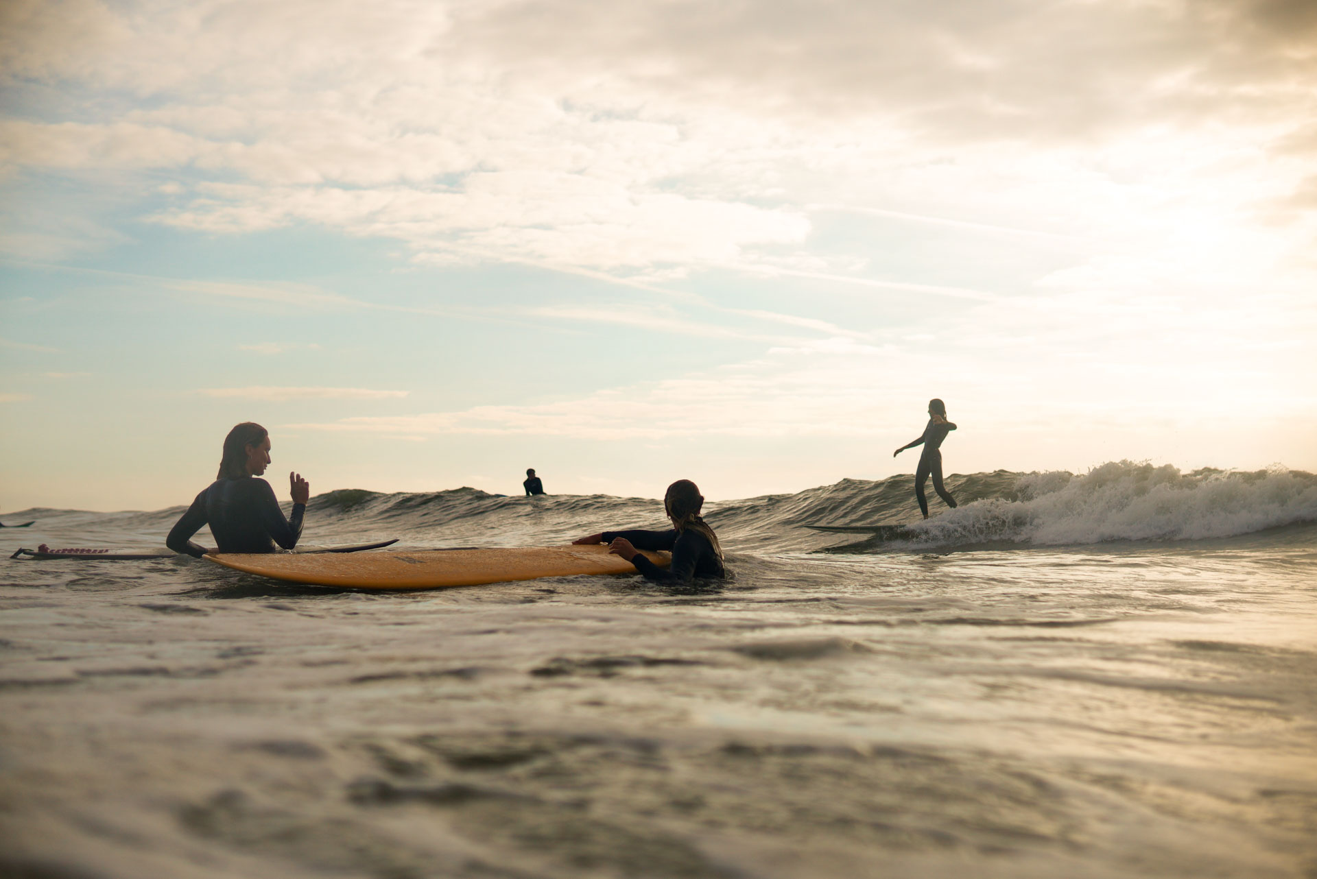 Leren surfen bij surfschool Noosa